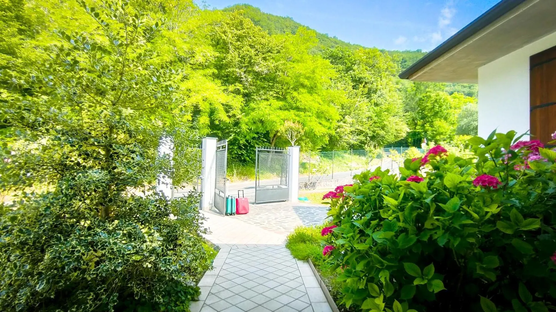 Holiday home Villa Isedo Con Vista Lago Villanuova sul clisi