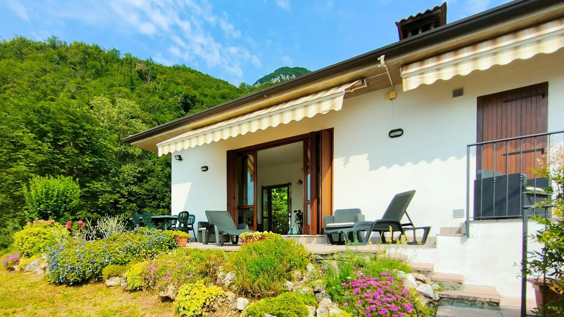 Holiday home Villa Isedo Con Vista Lago Villanuova sul clisi