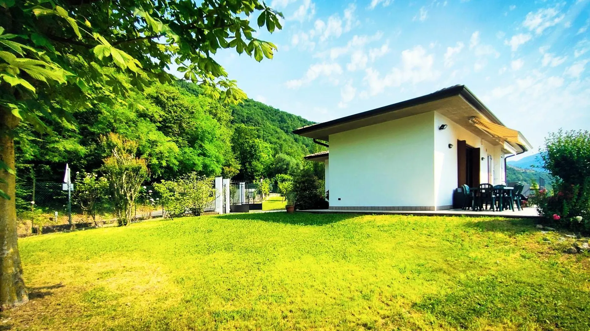Villa Isedo Con Vista Lago Villanuova sul clisi Italy