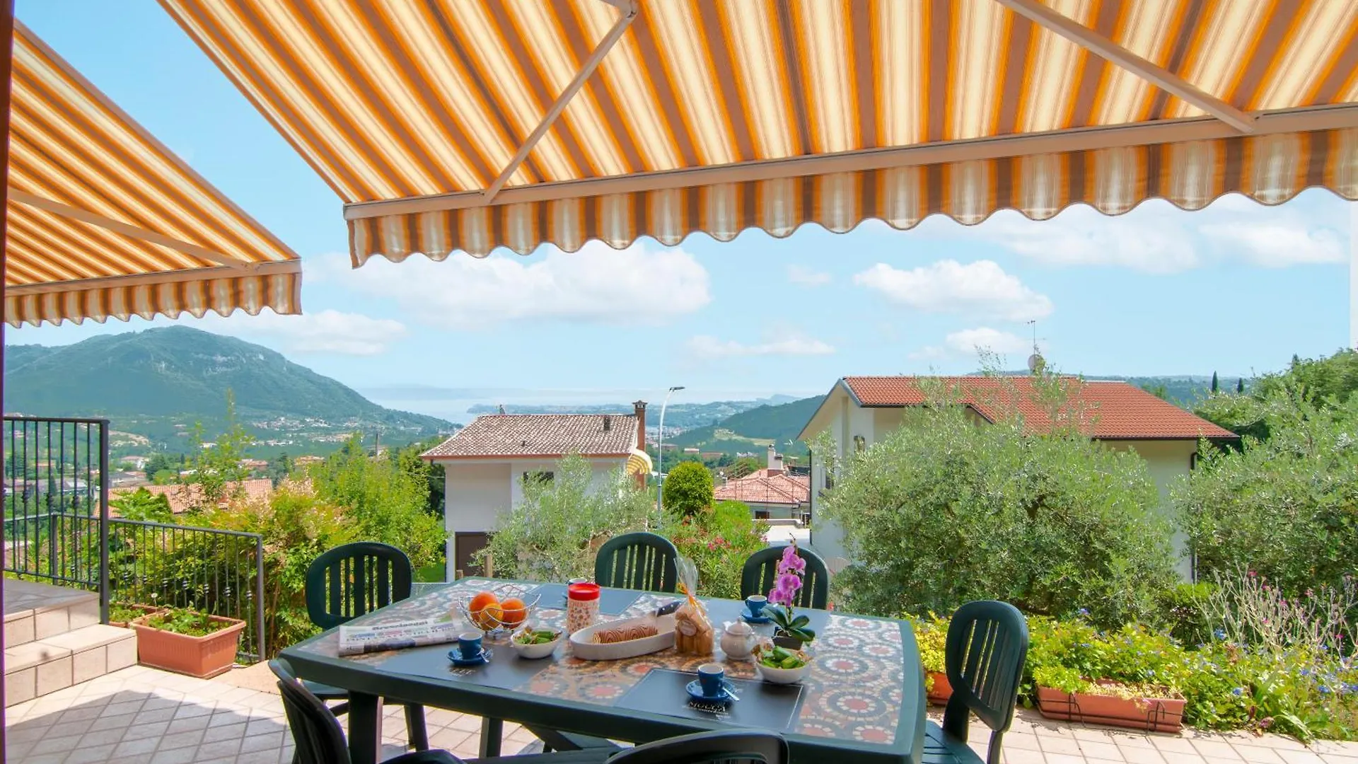 Holiday home Villa Isedo Con Vista Lago Villanuova sul clisi Italy