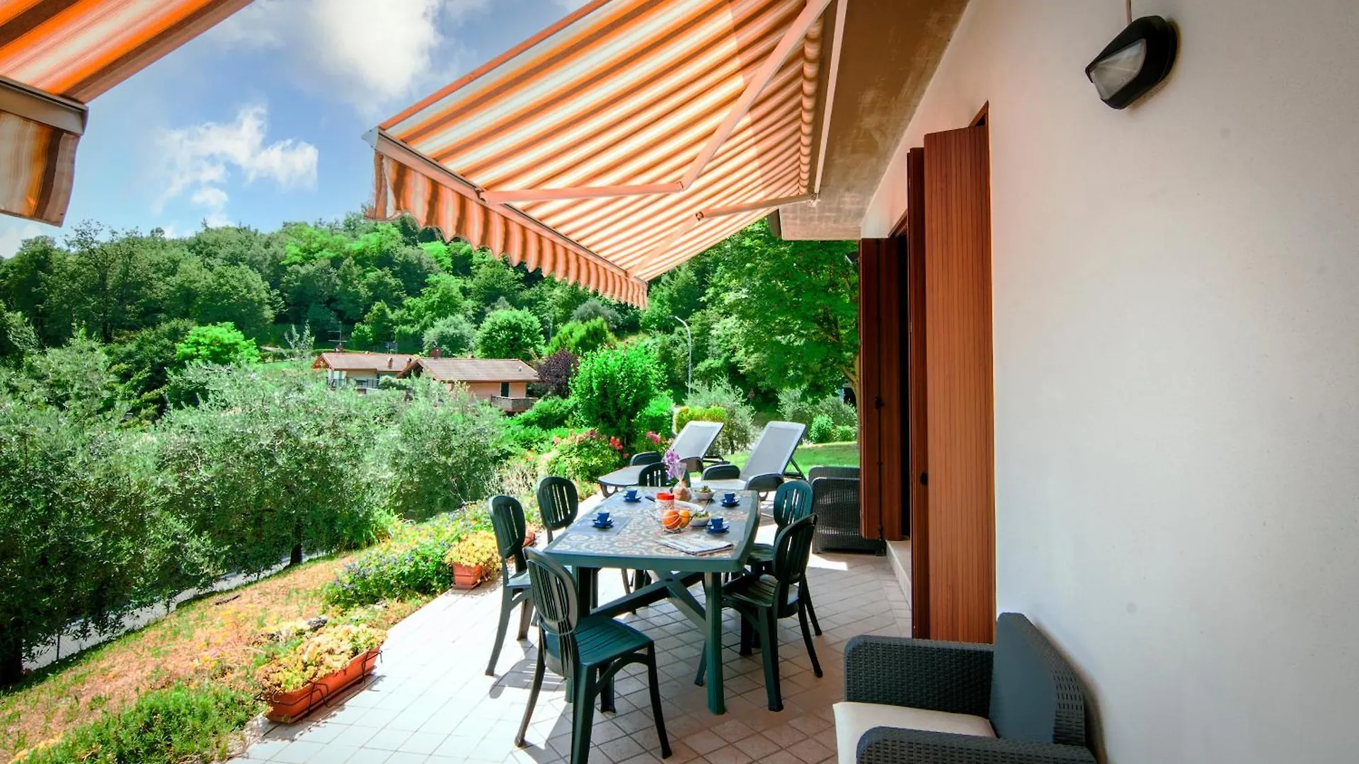 Villa Isedo Con Vista Lago Villanuova sul clisi 0*,  İtalya