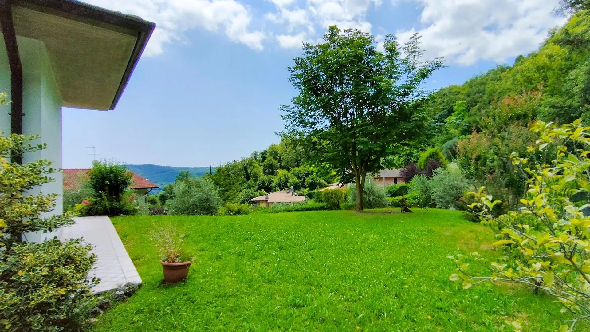 Villa Isedo Con Vista Lago Villanuova sul clisi